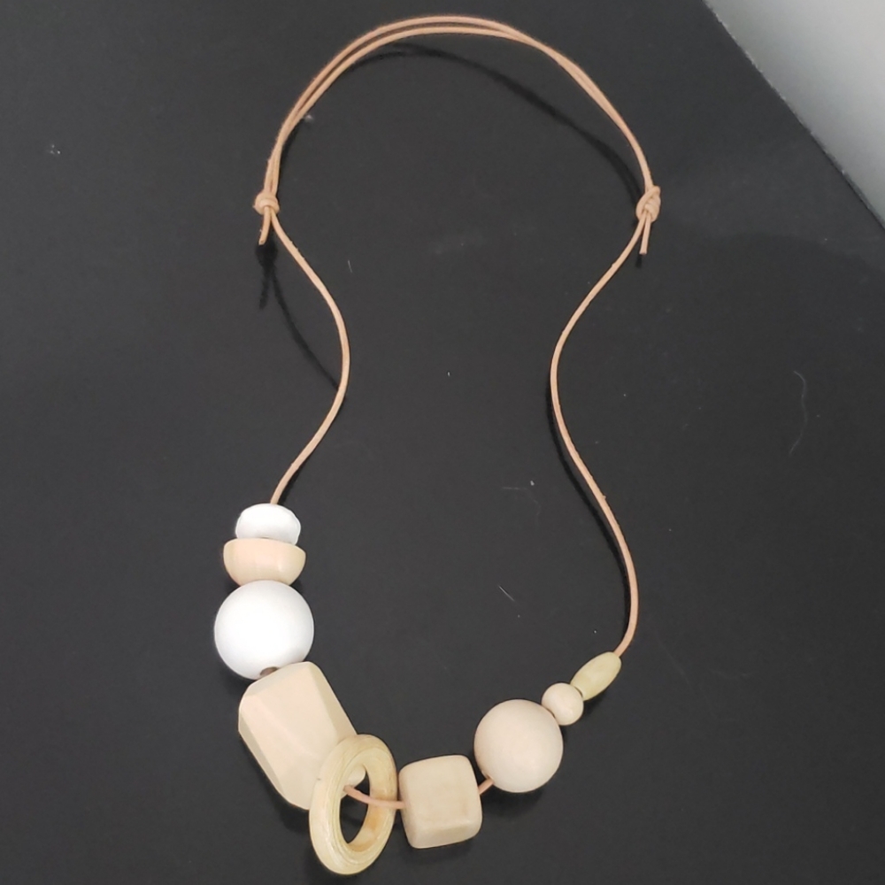 NWOT Unique Handmade Wooden Necklace